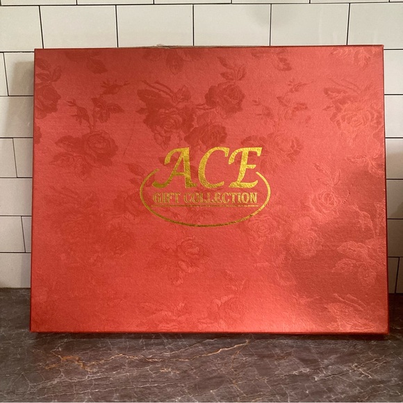 Ace gift Collection Royal Elfreda Santa Cake Plate - Picture 3 of 6